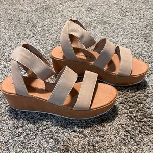 Platform sandals